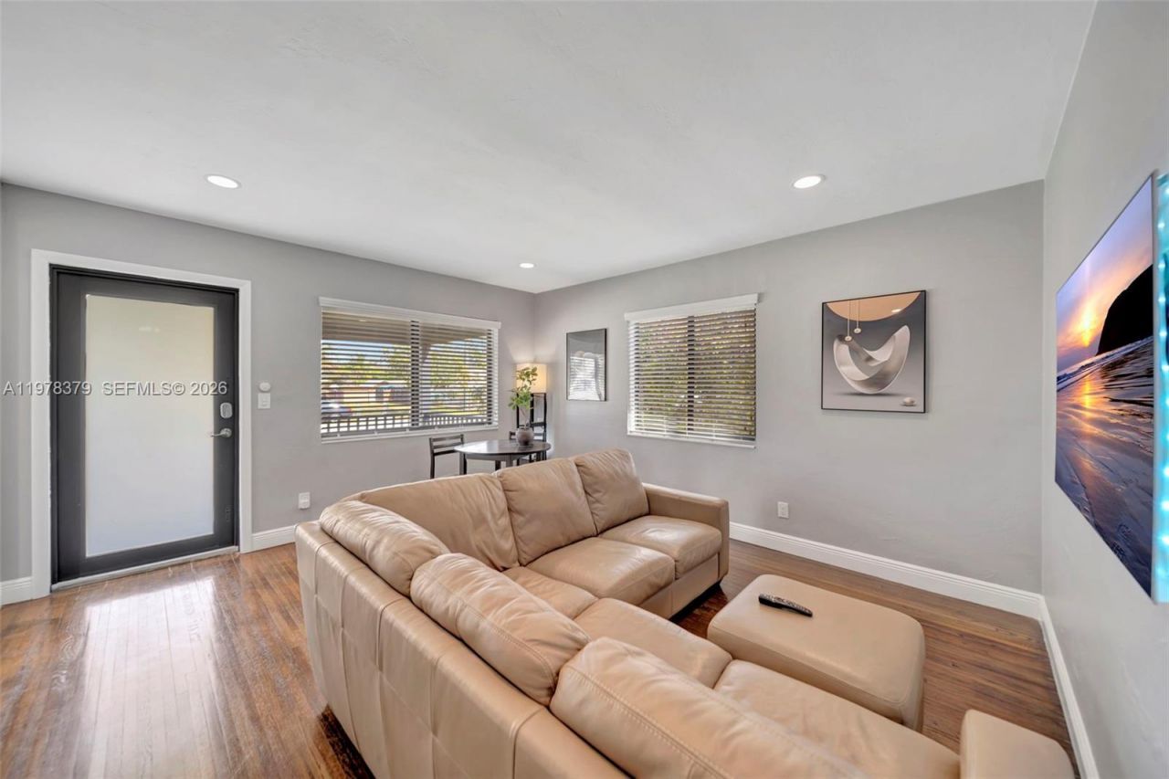 7470 SW 37th St , Miami, FL 33155 Photo