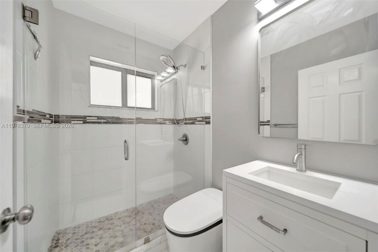 7470 SW 37th St , Miami, FL 33155 Photo