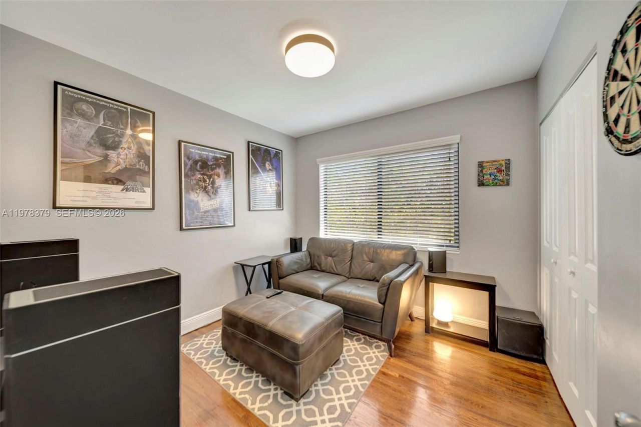 7470 SW 37th St , Miami, FL 33155 Photo