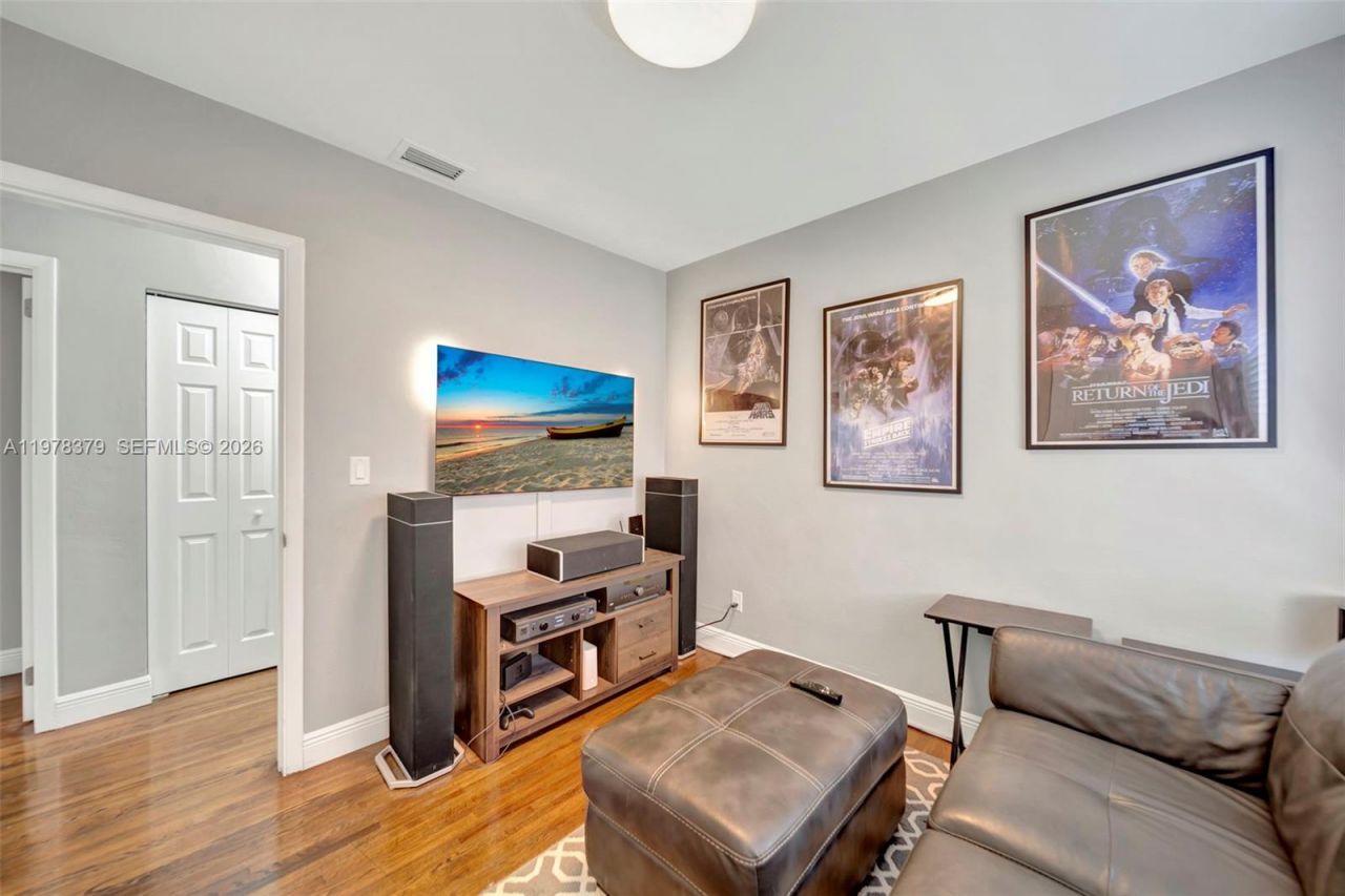 7470 SW 37th St , Miami, FL 33155 Photo