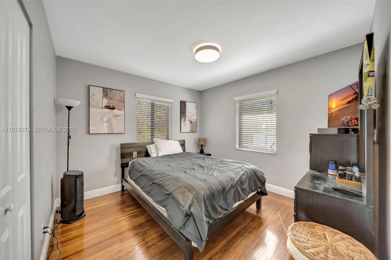 7470 SW 37th St , Miami, FL 33155 Photo