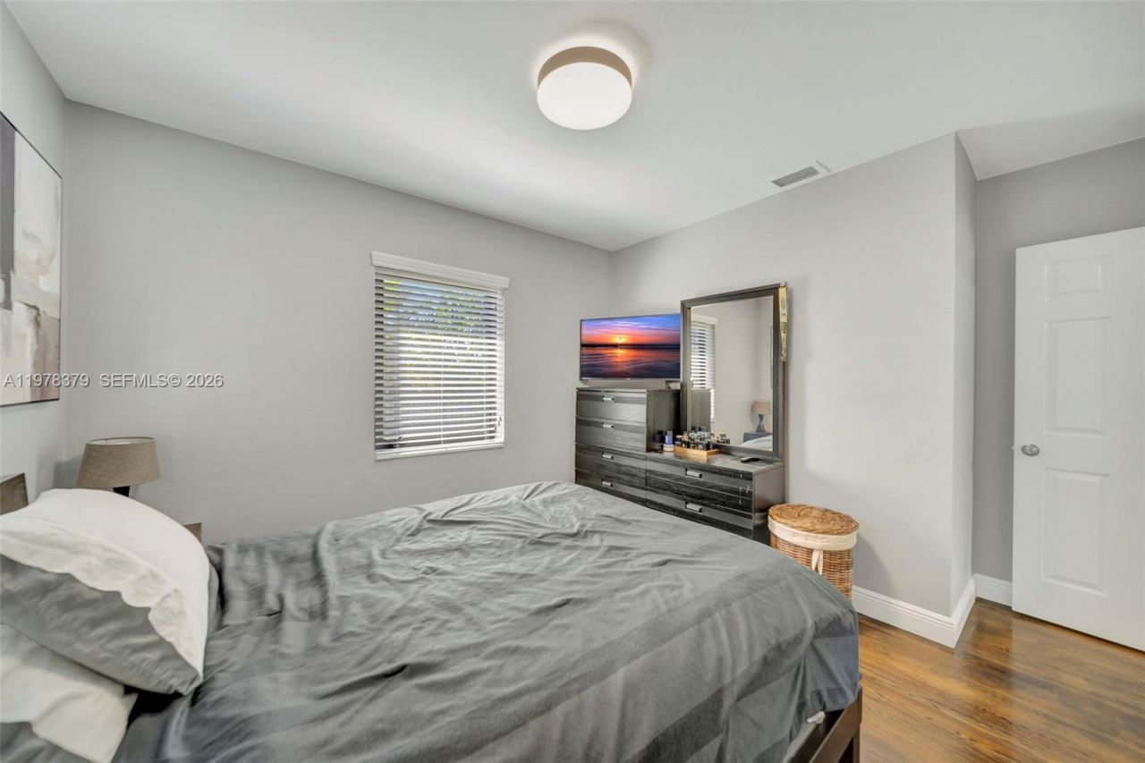 7470 SW 37th St , Miami, FL 33155 Photo