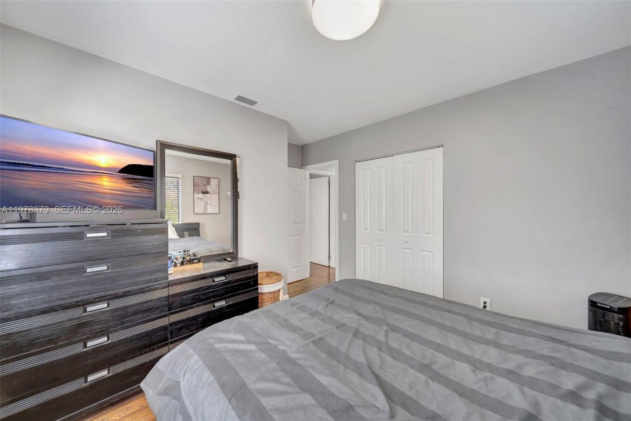 7470 SW 37th St , Miami, FL 33155 Photo