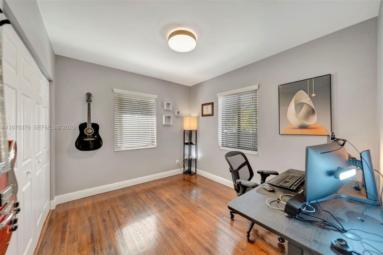 7470 SW 37th St , Miami, FL 33155 Photo