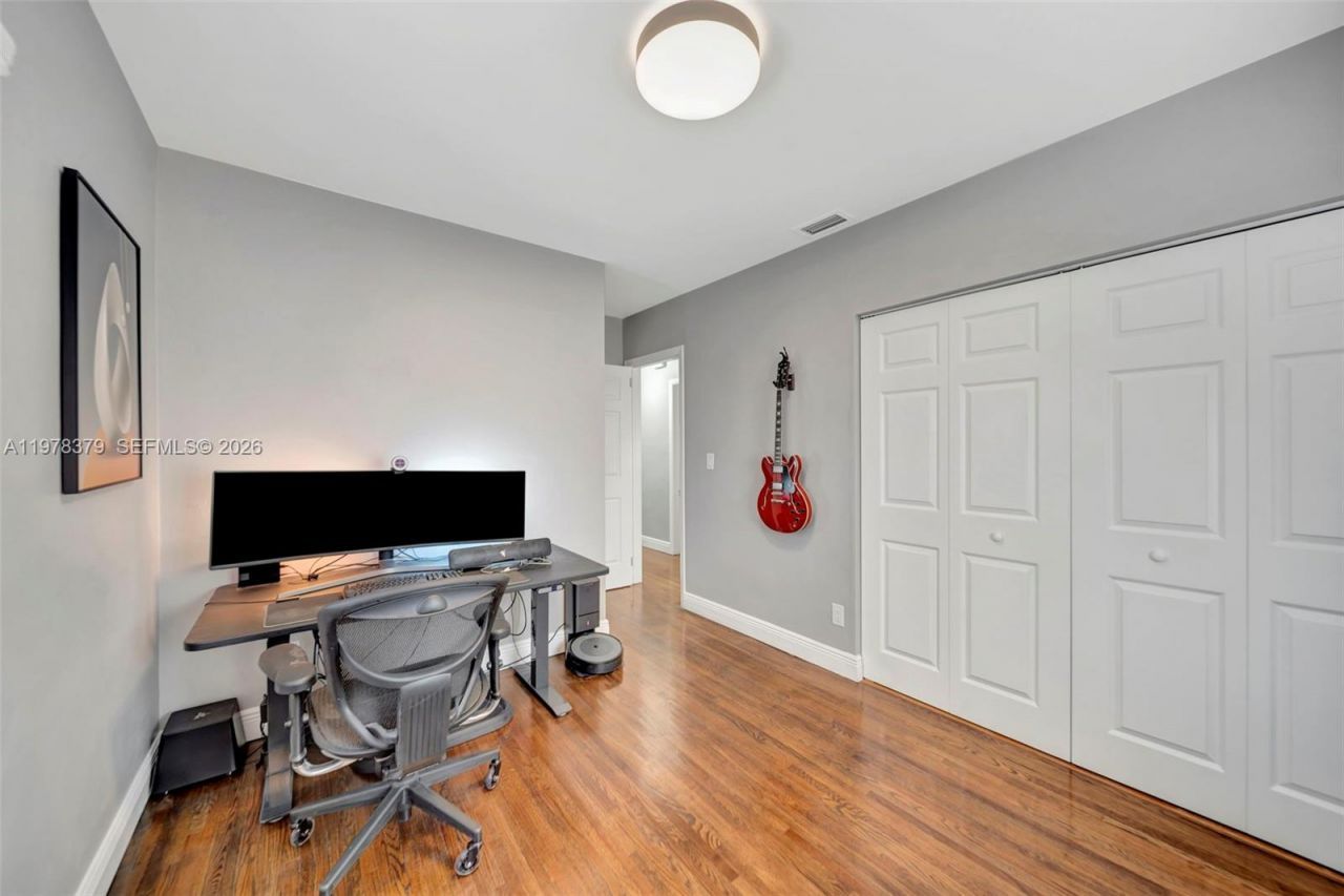 7470 SW 37th St , Miami, FL 33155 Photo