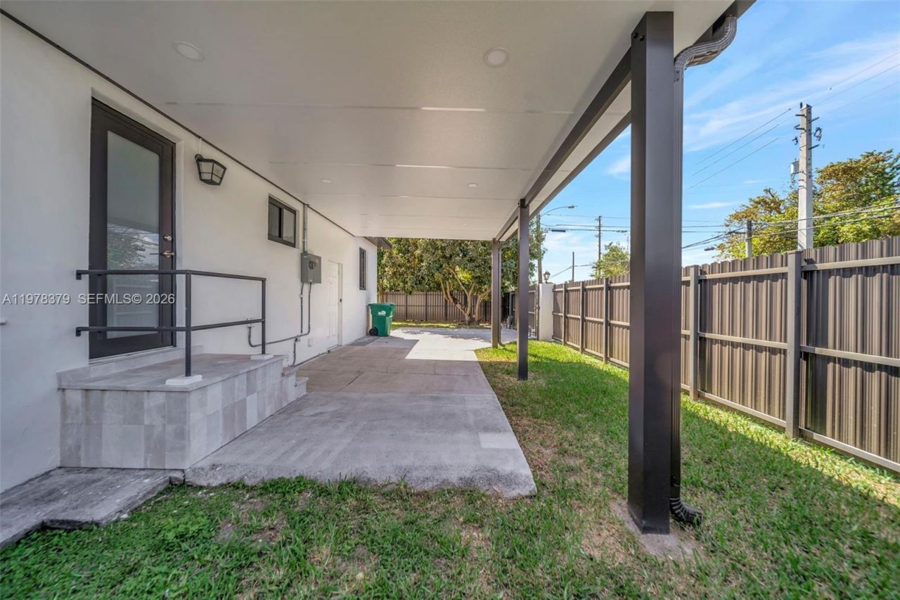 7470 SW 37th St , Miami, FL 33155 Photo