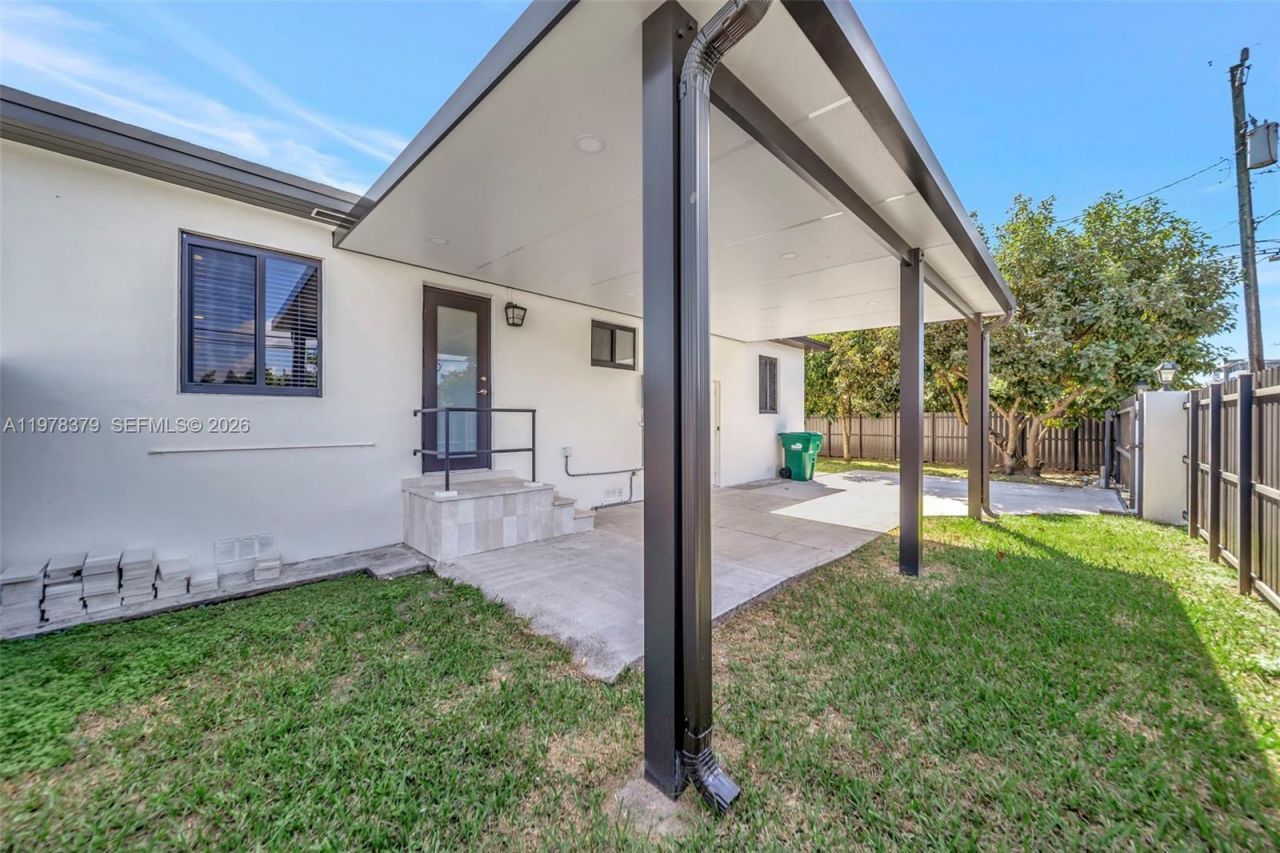 7470 SW 37th St , Miami, FL 33155 Photo