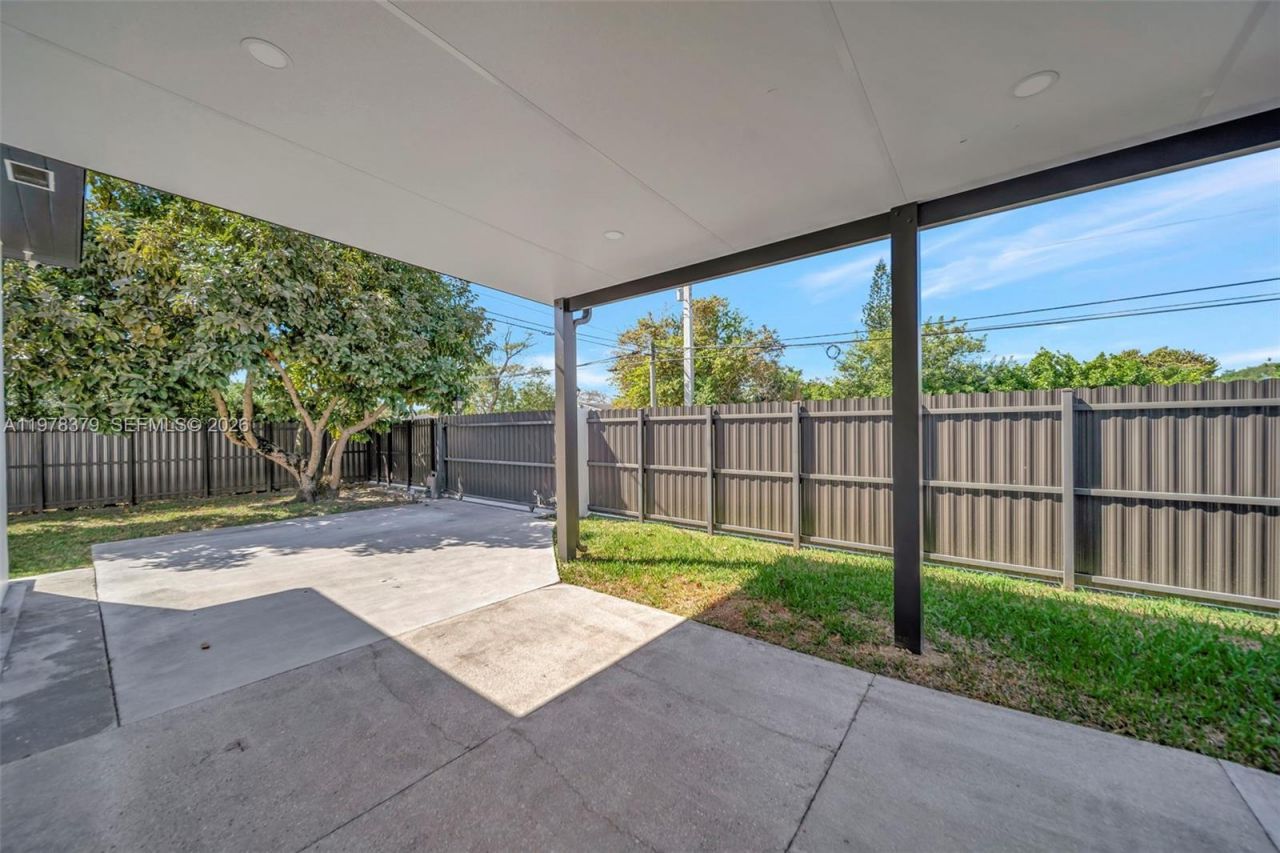 7470 SW 37th St , Miami, FL 33155 Photo