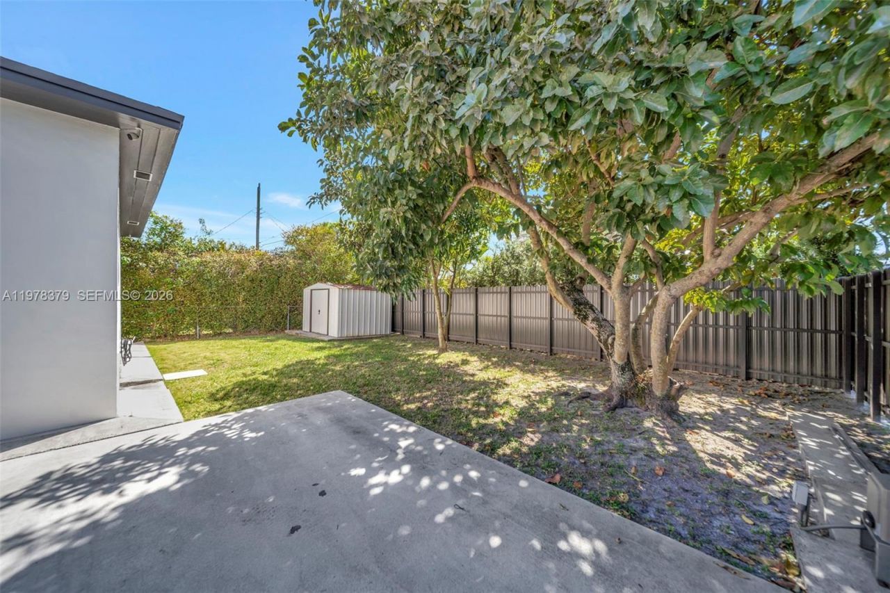 7470 SW 37th St , Miami, FL 33155 Photo