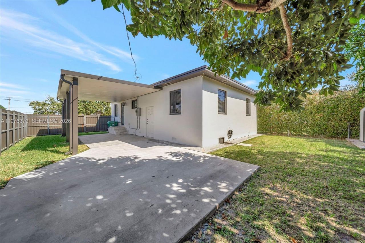 7470 SW 37th St , Miami, FL 33155 Photo