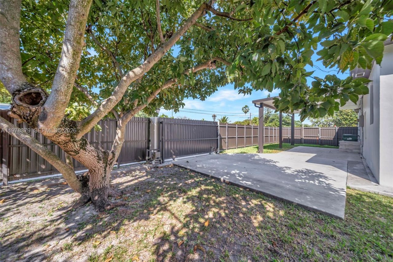 7470 SW 37th St , Miami, FL 33155 Photo