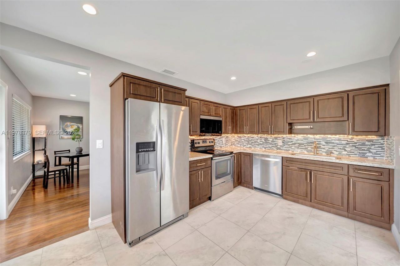 7470 SW 37th St , Miami, FL 33155 Photo