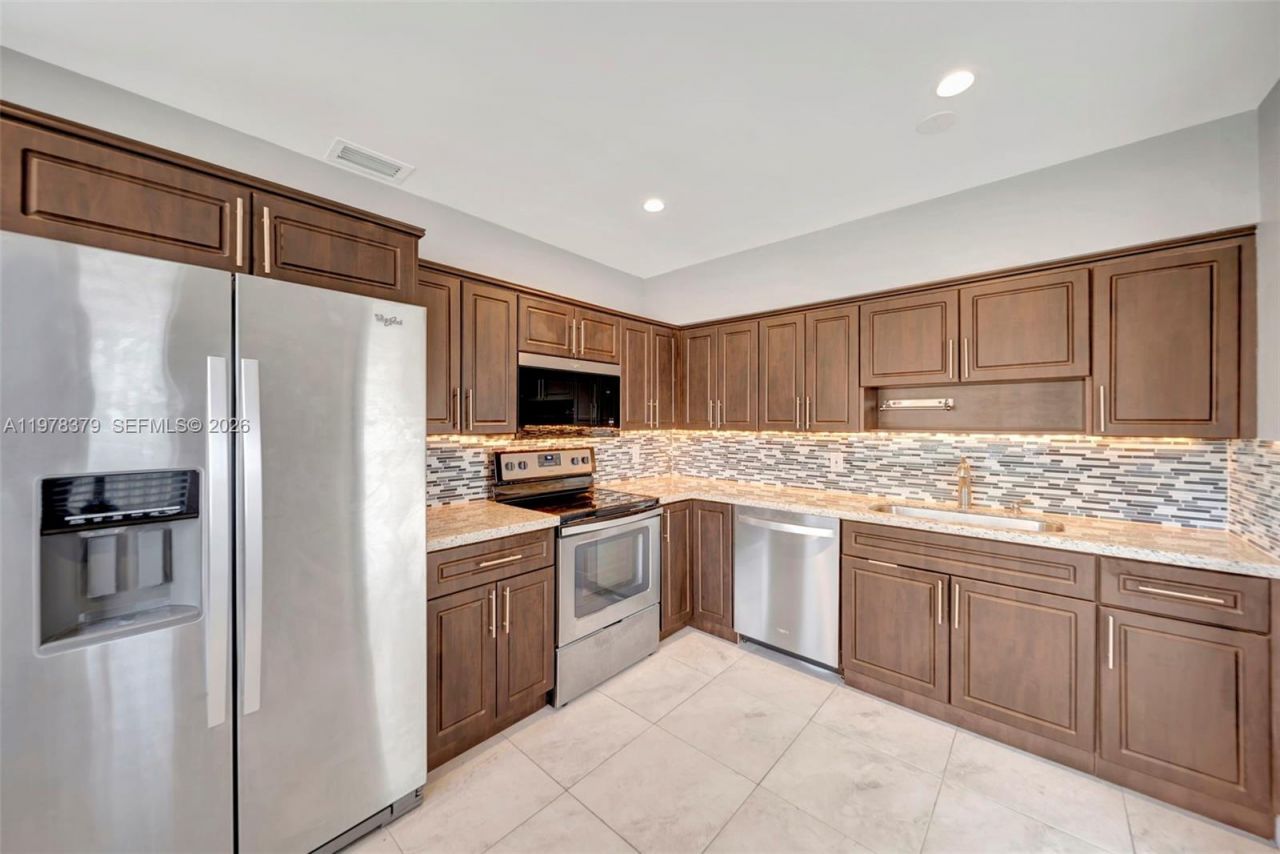 7470 SW 37th St , Miami, FL 33155 Photo