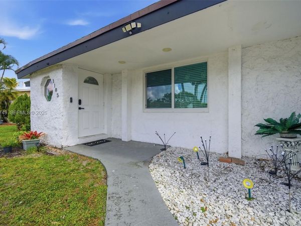 1185 NW 92nd Ave , Pembroke Pines, FL 33024