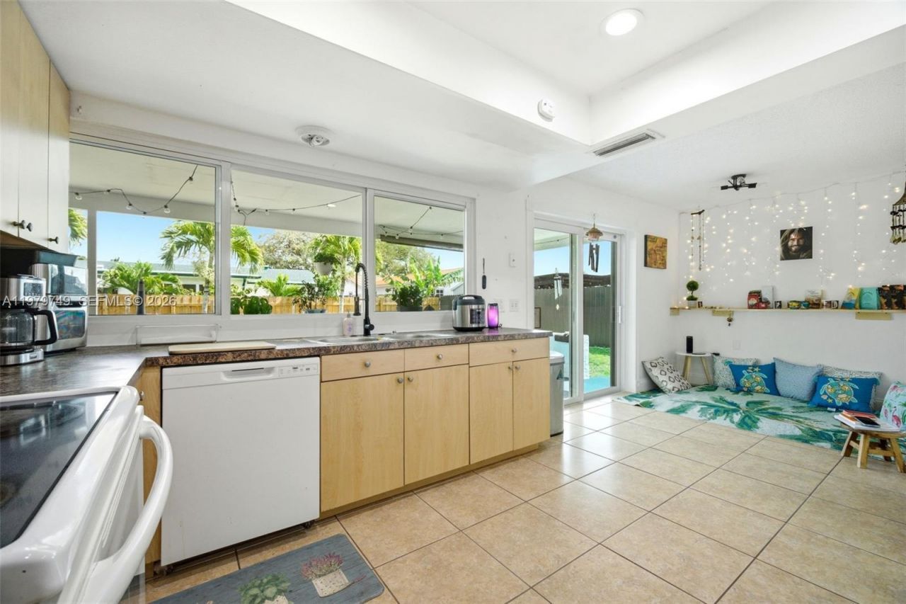 1185 NW 92nd Ave , Pembroke Pines, FL 33024 Photo