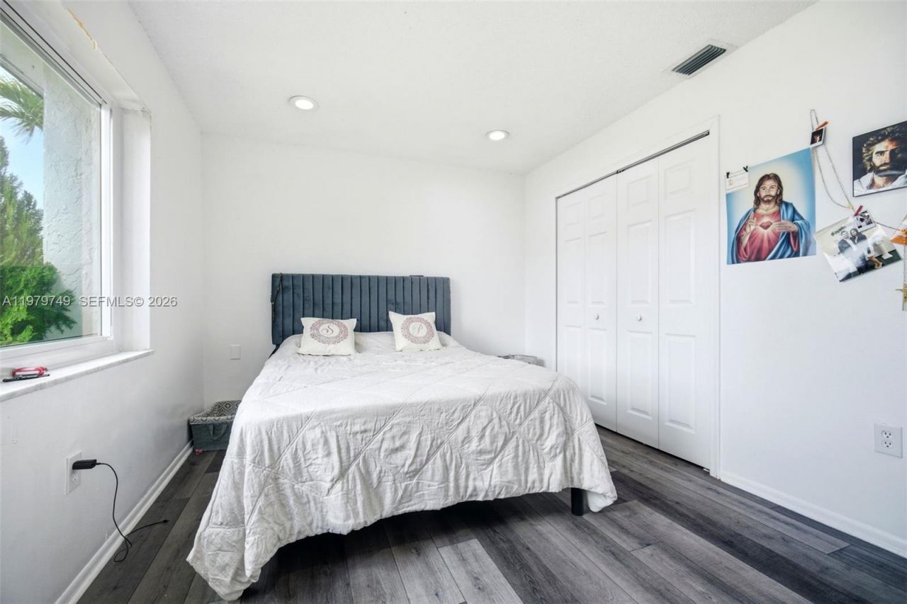 1185 NW 92nd Ave , Pembroke Pines, FL 33024 Photo