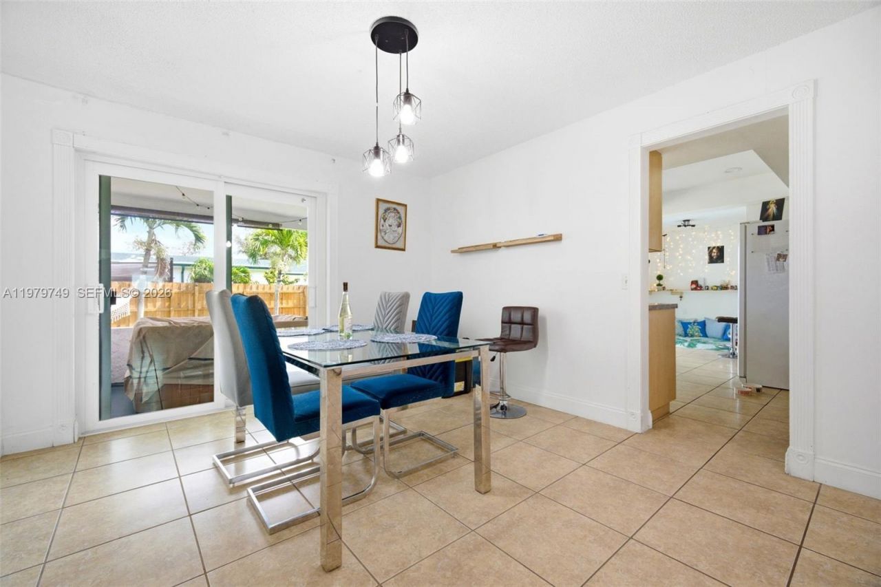 1185 NW 92nd Ave , Pembroke Pines, FL 33024 Photo