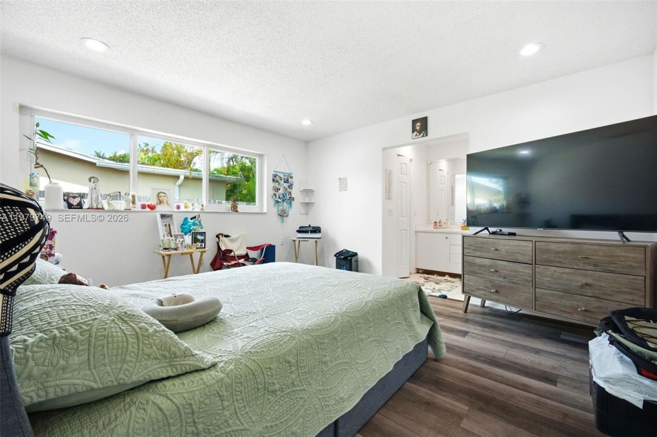 1185 NW 92nd Ave , Pembroke Pines, FL 33024 Photo