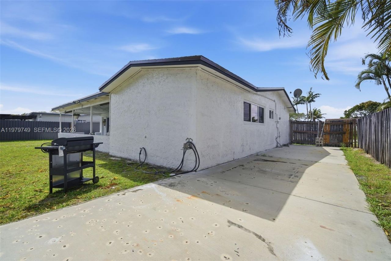 1185 NW 92nd Ave , Pembroke Pines, FL 33024 Photo