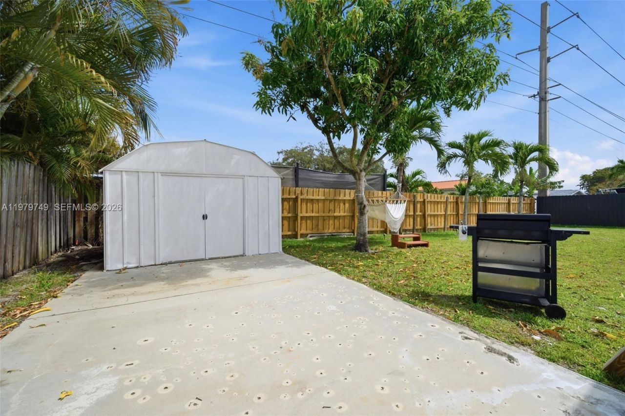 1185 NW 92nd Ave , Pembroke Pines, FL 33024 Photo