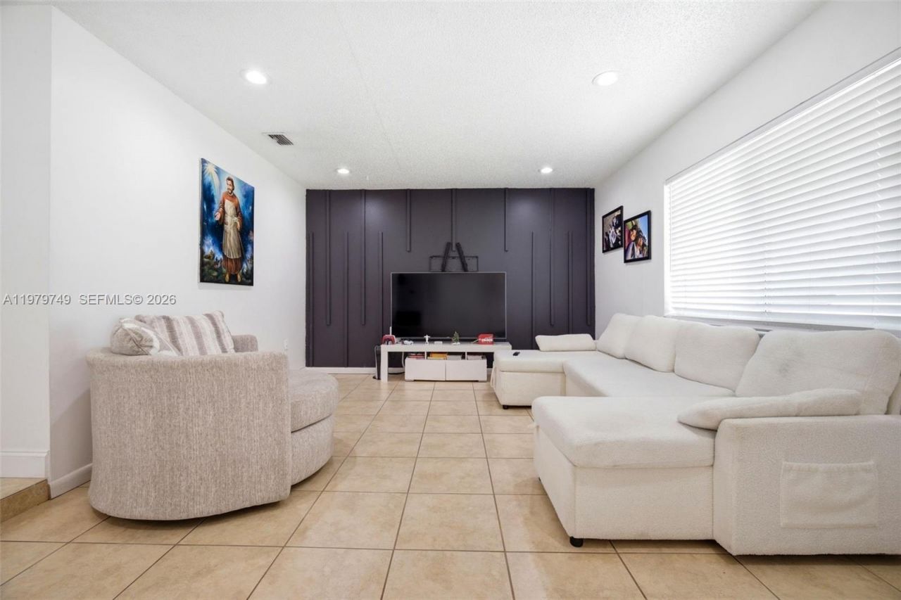 1185 NW 92nd Ave , Pembroke Pines, FL 33024 Photo