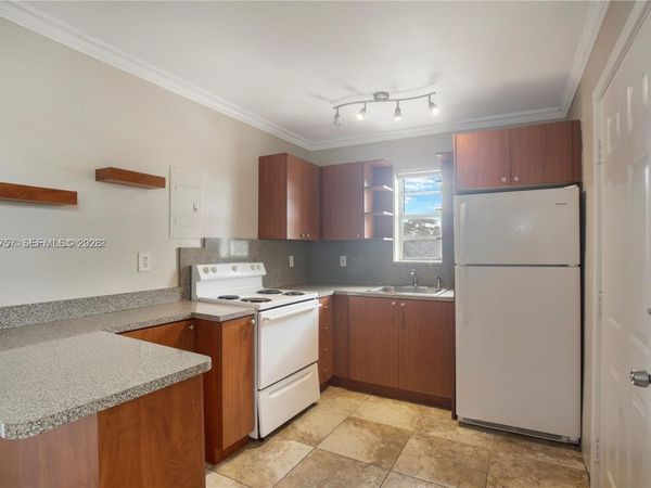 1020 SW 7th St , Unit 9, Miami, FL 33130