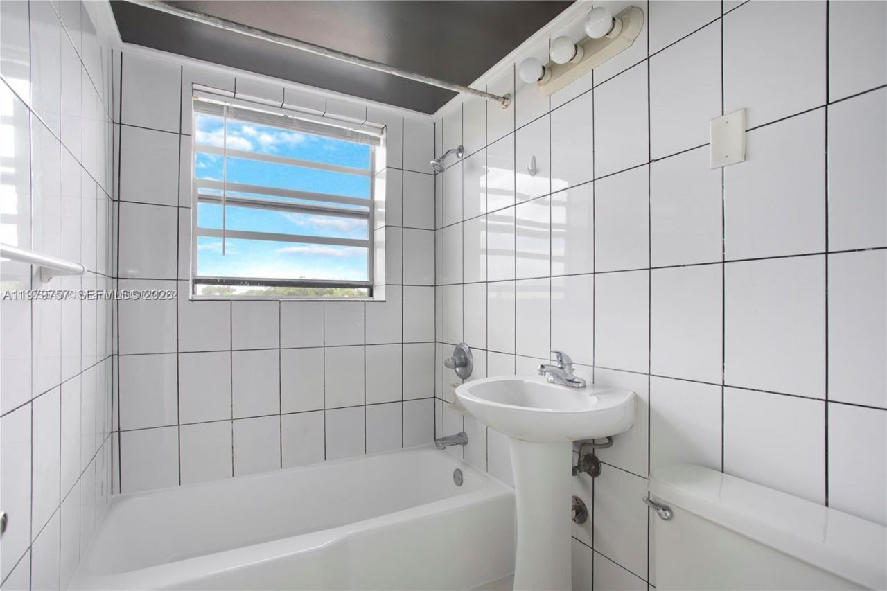 1020 SW 7th St , Unit 9, Miami, FL 33130 Photo