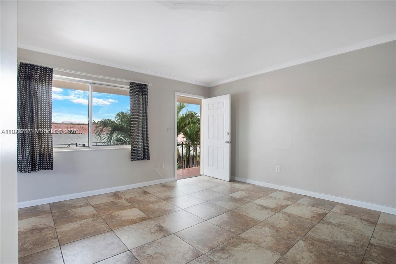 1020 SW 7th St , Unit 9, Miami, FL 33130 Photo