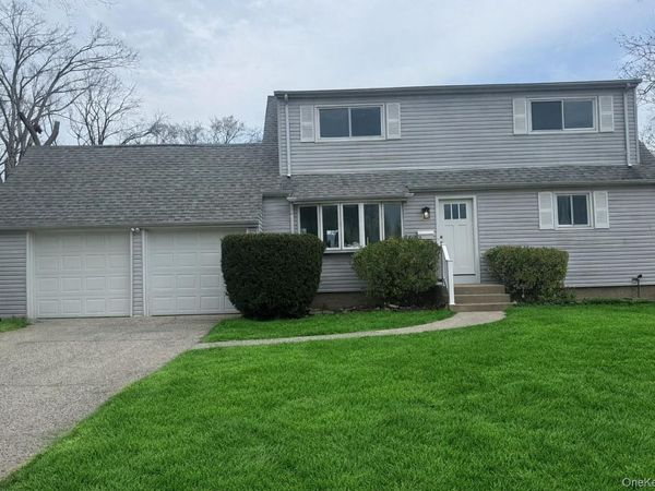 3 Vine Court, Centereach, NY 11720