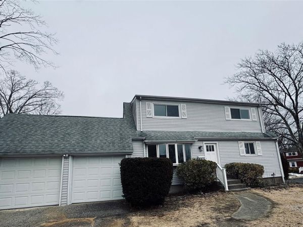 3 Vine Court , Centereach, NY 11720