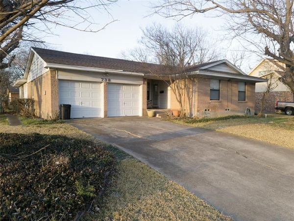 738 Hawthorne Lane, Grand Prairie, TX 75052