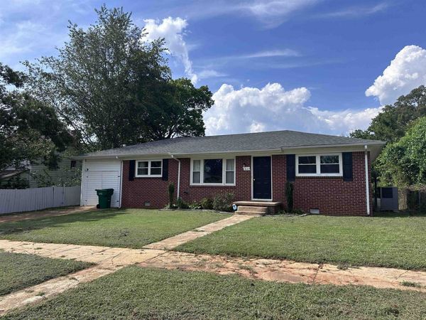 1613 Ridge Dr, Sheffield, AL