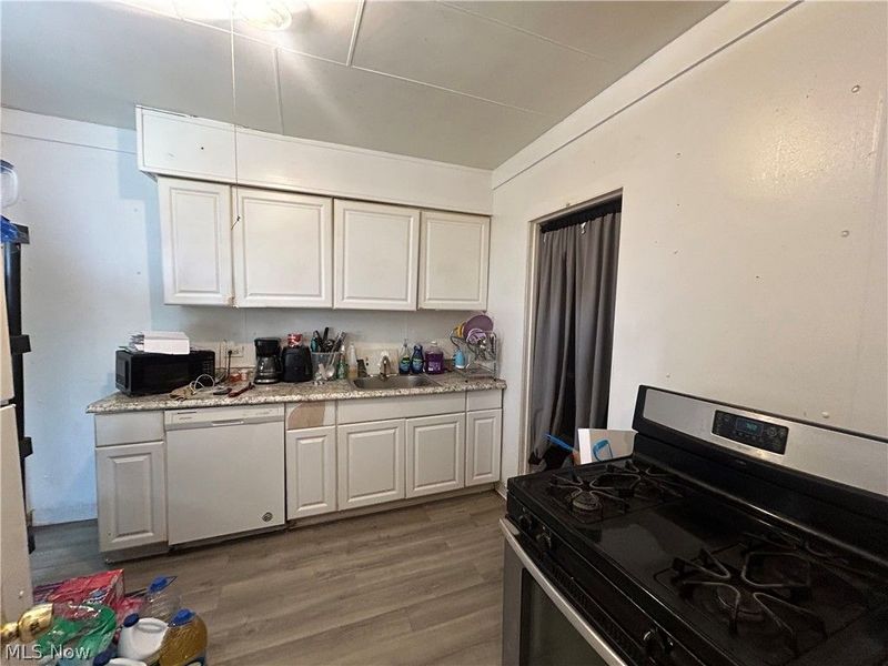 10518 Parkhurst Drive, Cleveland, OH 44111 Photo 13