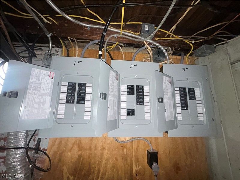 10518 Parkhurst Drive, Cleveland, OH 44111 Photo 37