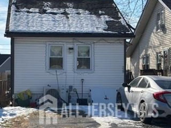 338 shoreland Circle , South Amboy, NJ 08879