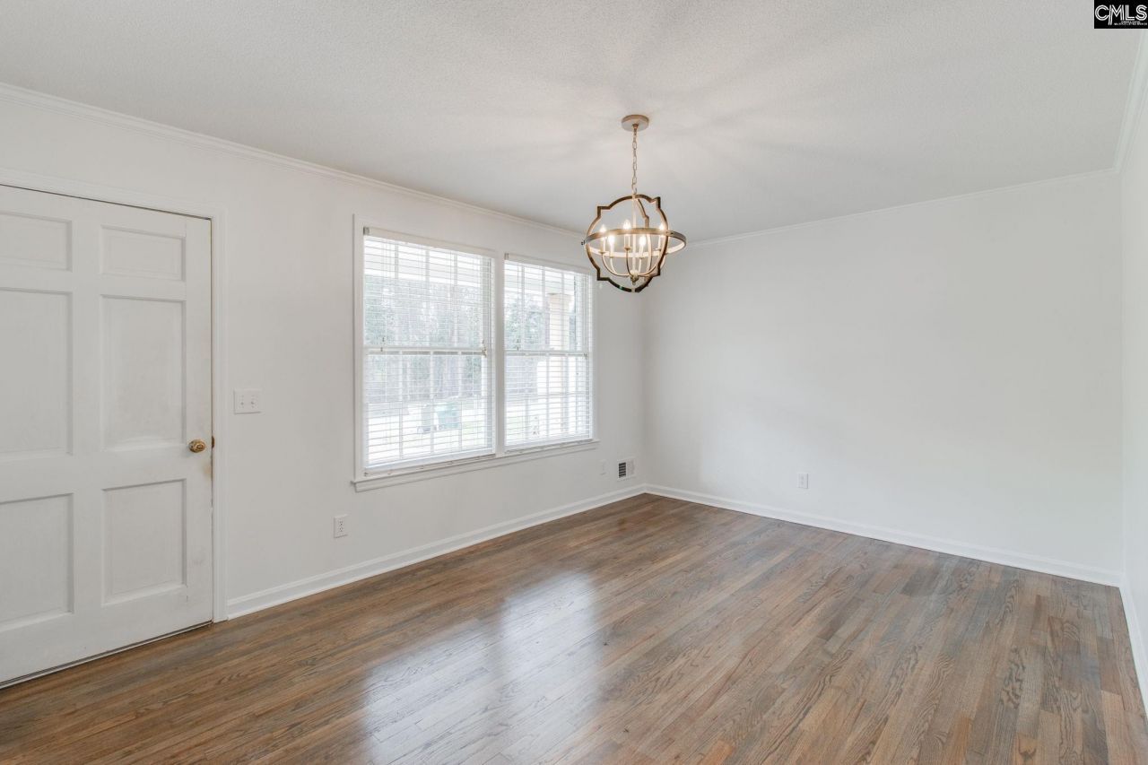 1919 Windsor Drive  Photo 4