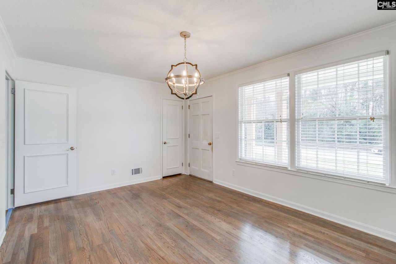 1919 Windsor Drive  Photo 5