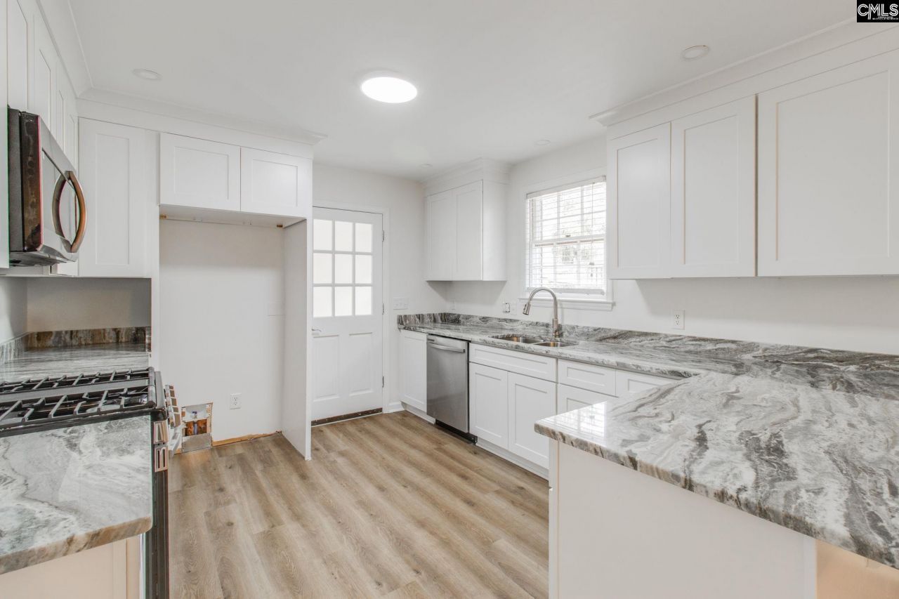 1919 Windsor Drive  Photo 6