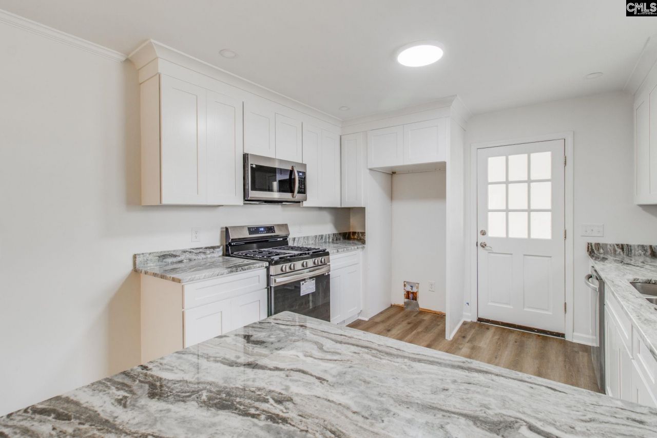 1919 Windsor Drive  Photo 7