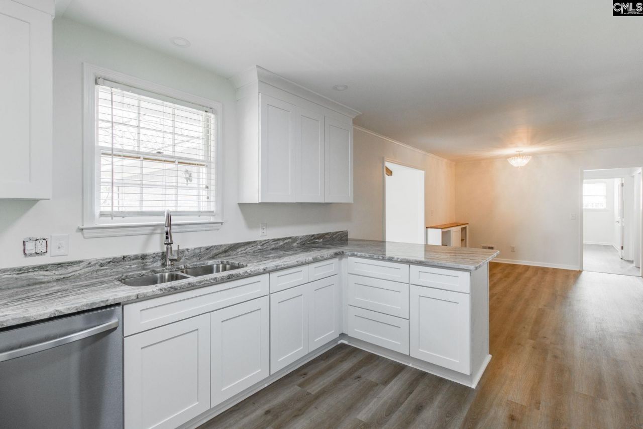 1919 Windsor Drive  Photo 8