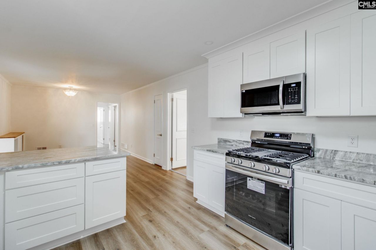 1919 Windsor Drive  Photo 9