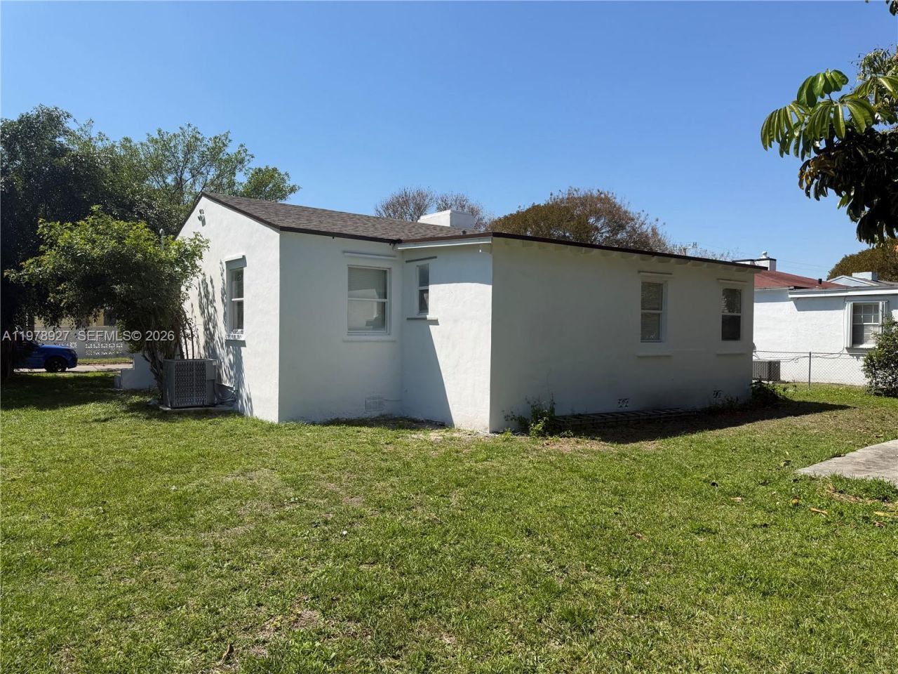 911 NW 45th St, Miami, FL 33127 Photo