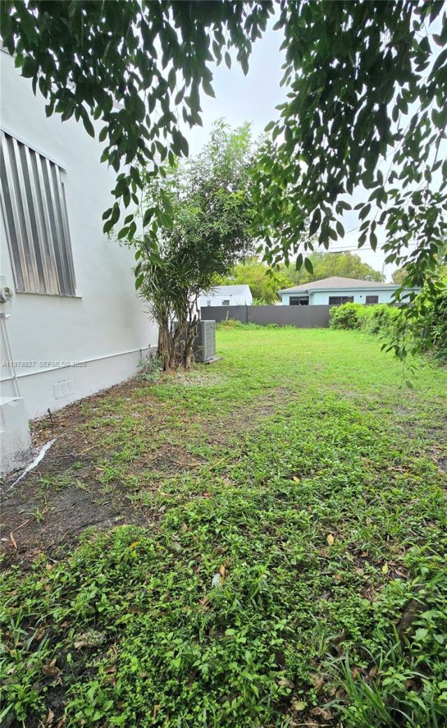 911 NW 45th St, Miami, FL 33127 Photo
