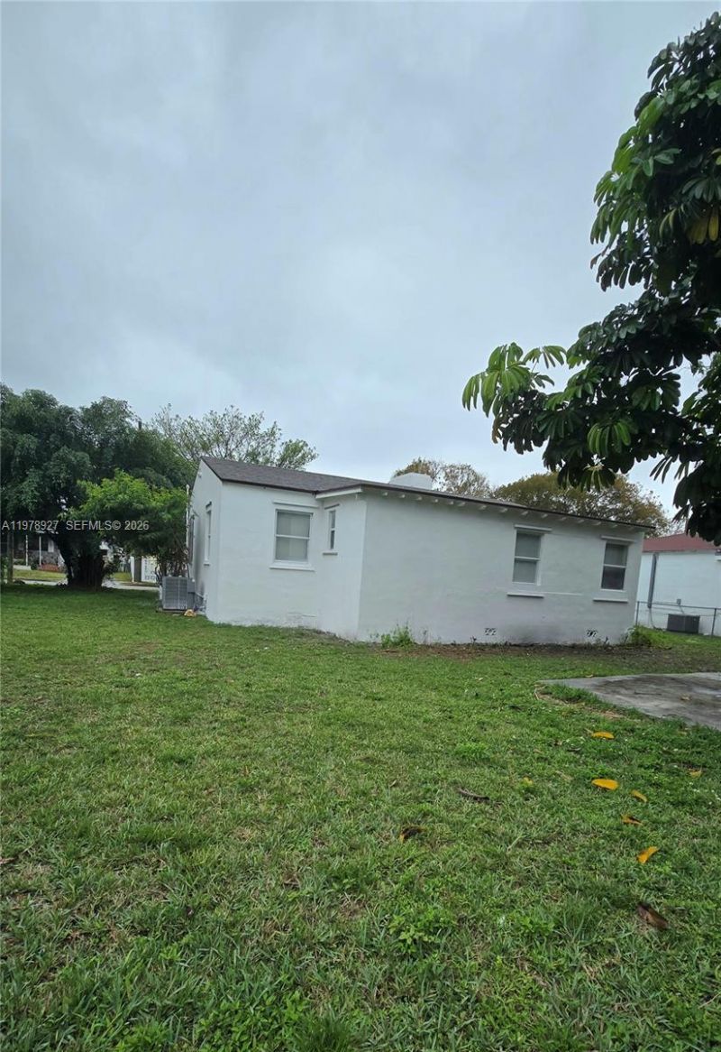 911 NW 45th St, Miami, FL 33127 Photo