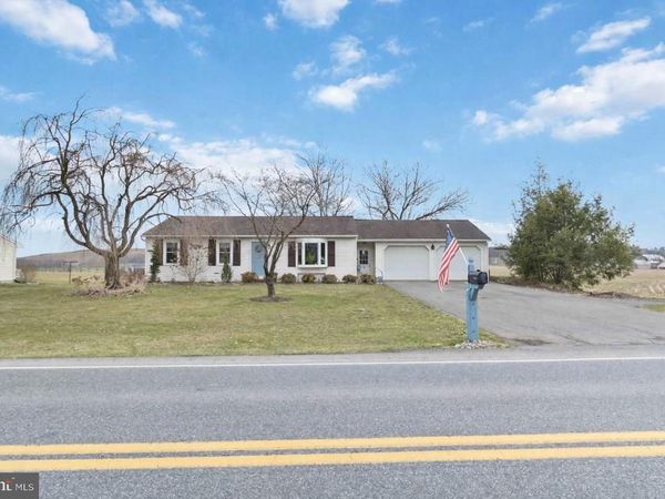8261 ELIZABETHTOWN ROAD, ELIZABETHTOWN, PA 17022