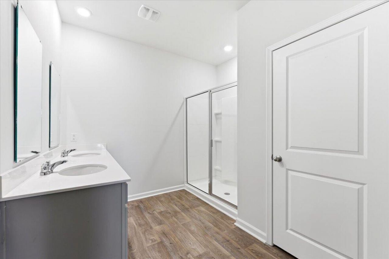 124 Lagoona Drive Photo 17