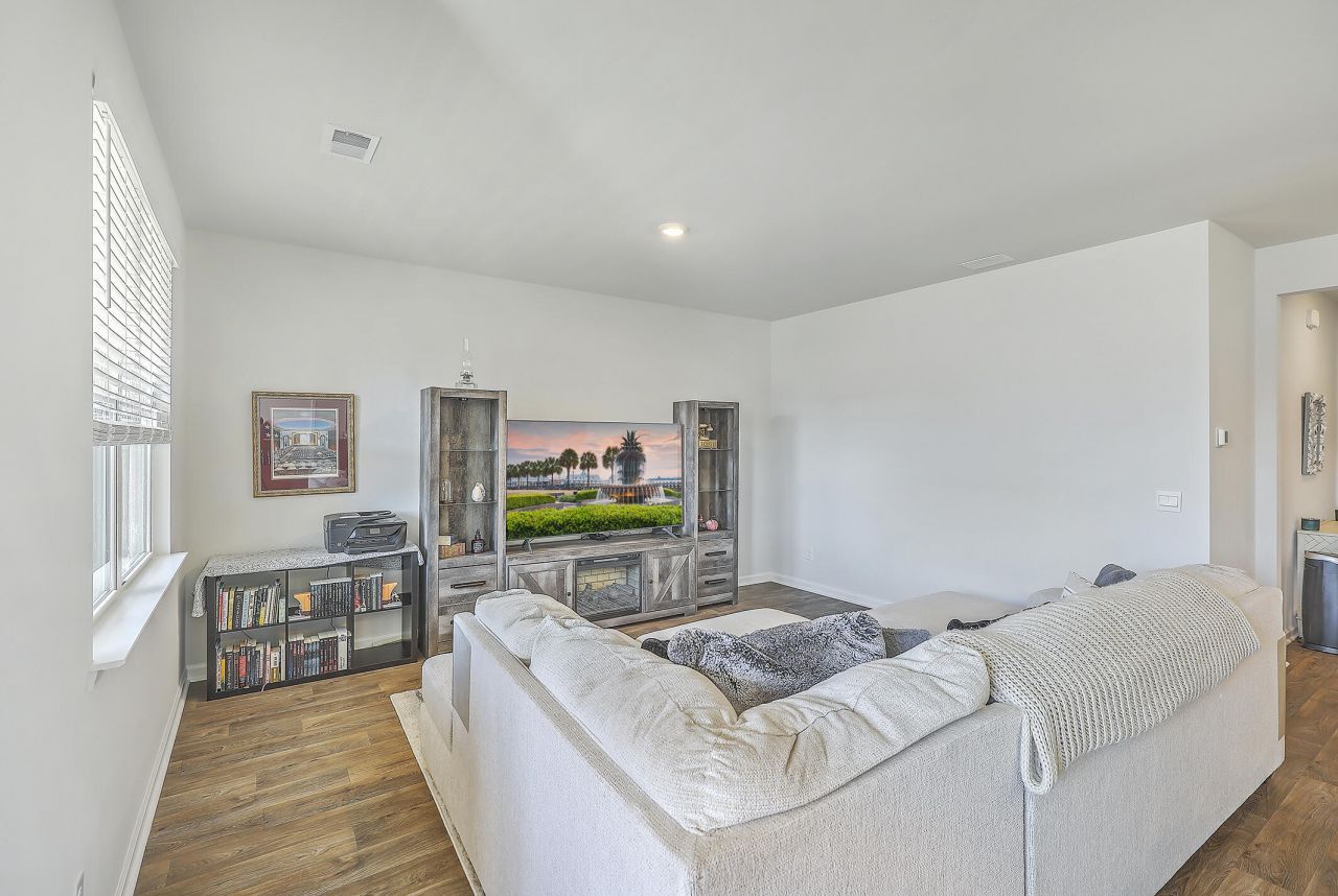 124 Lagoona Drive Photo 8