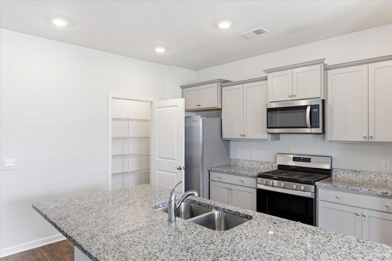 124 Lagoona Drive Photo 9