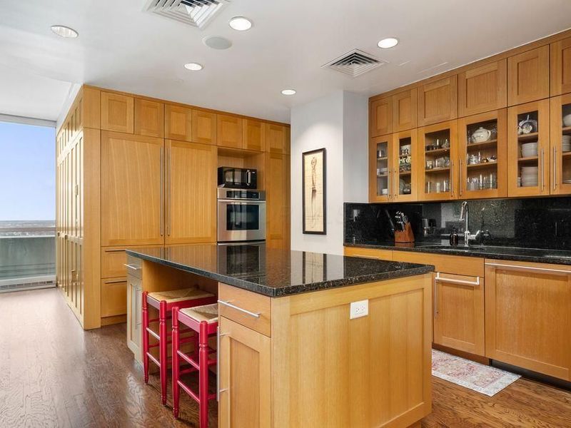 1 Miranova Place, Unit 2200, Columbus, OH 43215 Photo 12