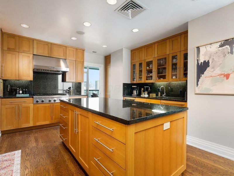 1 Miranova Place, Unit 2200, Columbus, OH 43215 Photo 13